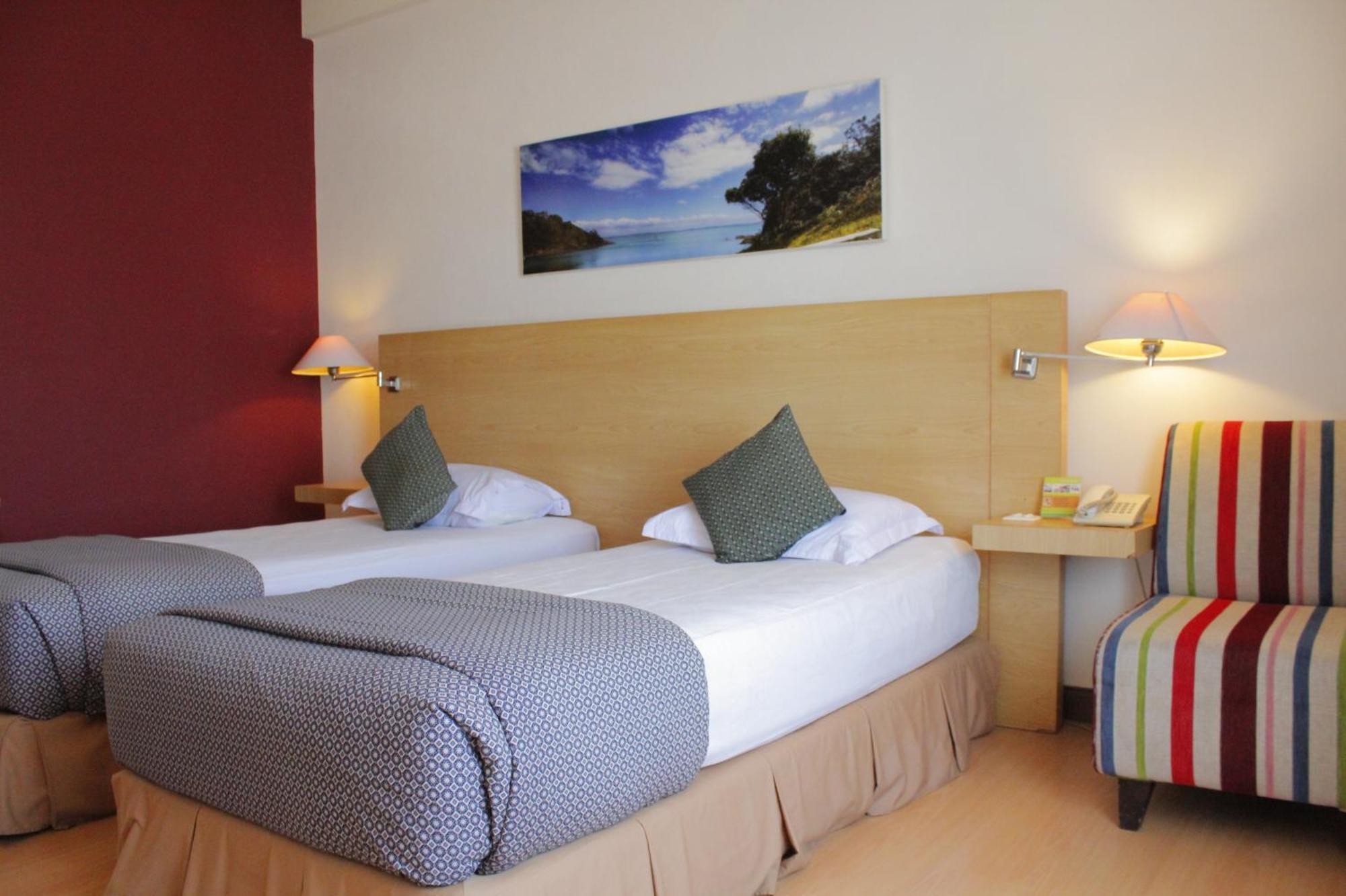 Lux Tychi Hotel Malang Exterior foto