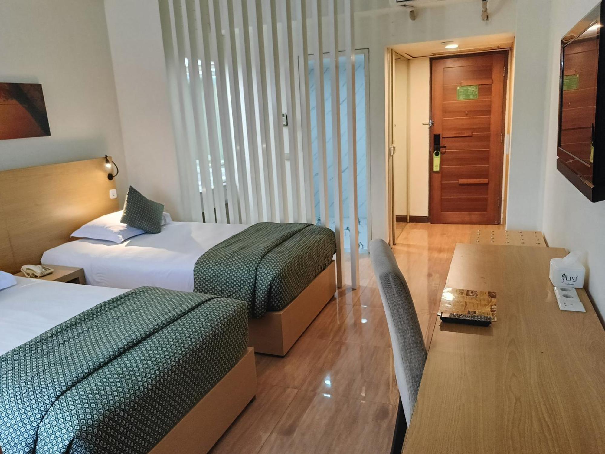Lux Tychi Hotel Malang Exterior foto