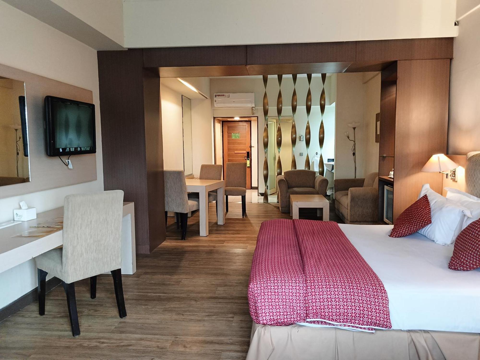 Lux Tychi Hotel Malang Exterior foto