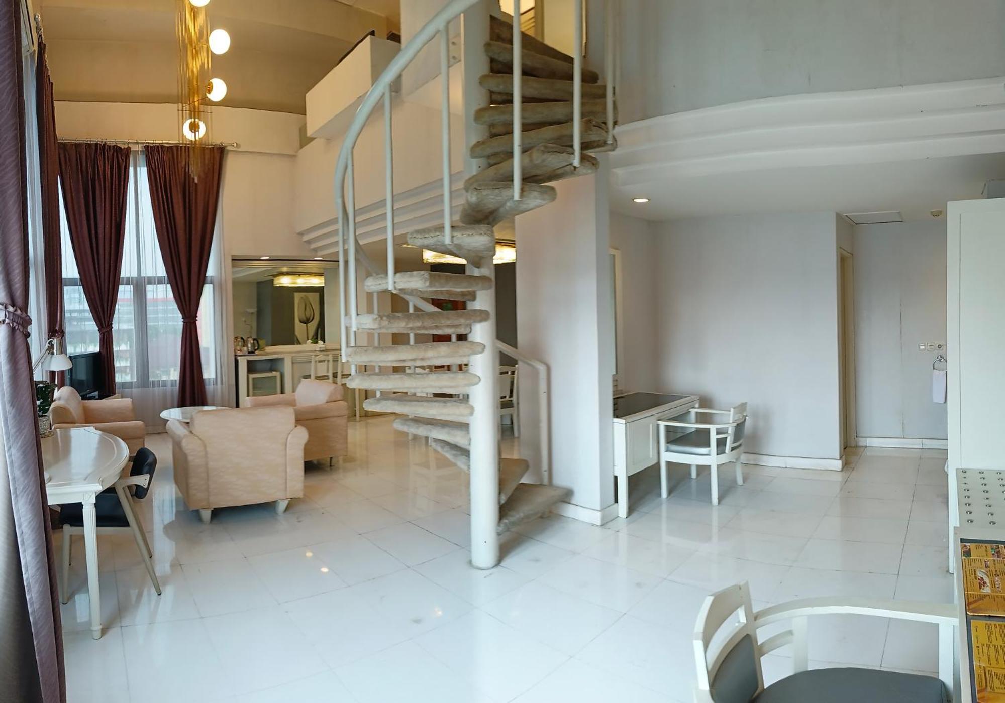 Lux Tychi Hotel Malang Exterior foto