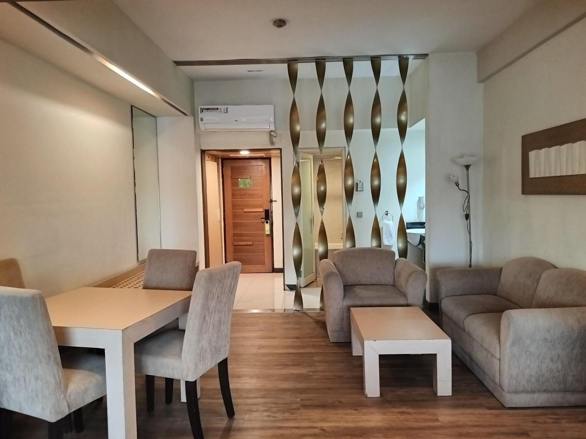 Lux Tychi Hotel Malang Exterior foto