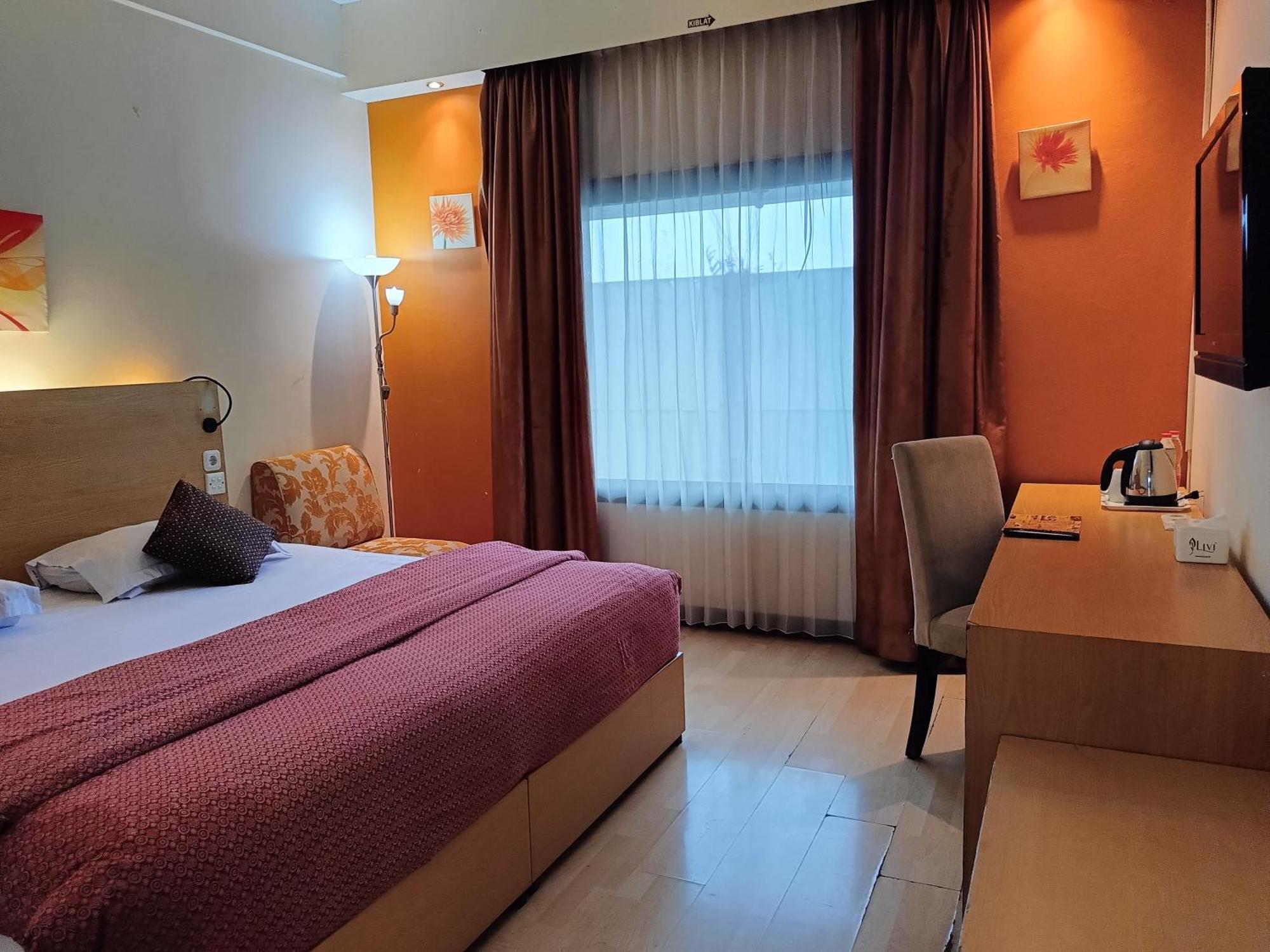 Lux Tychi Hotel Malang Exterior foto
