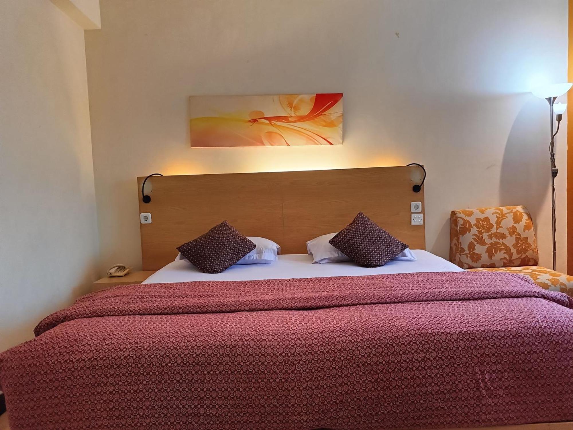 Lux Tychi Hotel Malang Exterior foto